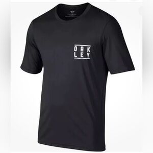 NWOT•Men’s Oakley Blackout Rash Guard Surf Tee Shirt•Size L•Short Sleeve